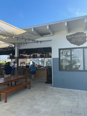 Bar (en la propiedad)