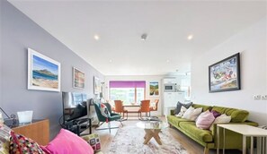 Living area - Centrally located 2Bed Duplex (Westport)