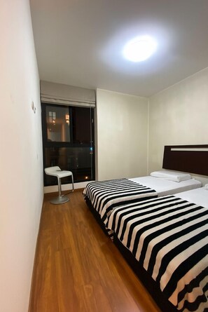 Iron/ironing board, WiFi, bed sheets - Apartment A1 block from San Isidro with beautiful view and panoramic pool. (Lince)