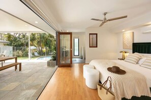 5 bedrooms, iron/ironing board, WiFi, bed sheets - Gold Coast Oasis, 5BR Family Retreat, Pool (Ashmore)