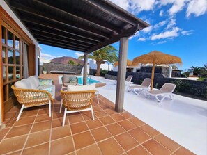 Terrace/patio - Costa Christina with heated pool (Playa Blanca (Yaiza))
