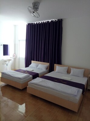 Estudio básico, balcón, vistas a la ciudad