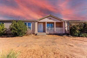 Exterior - Haven in the Canyons — Group Retreat with Hot Tub (Page)