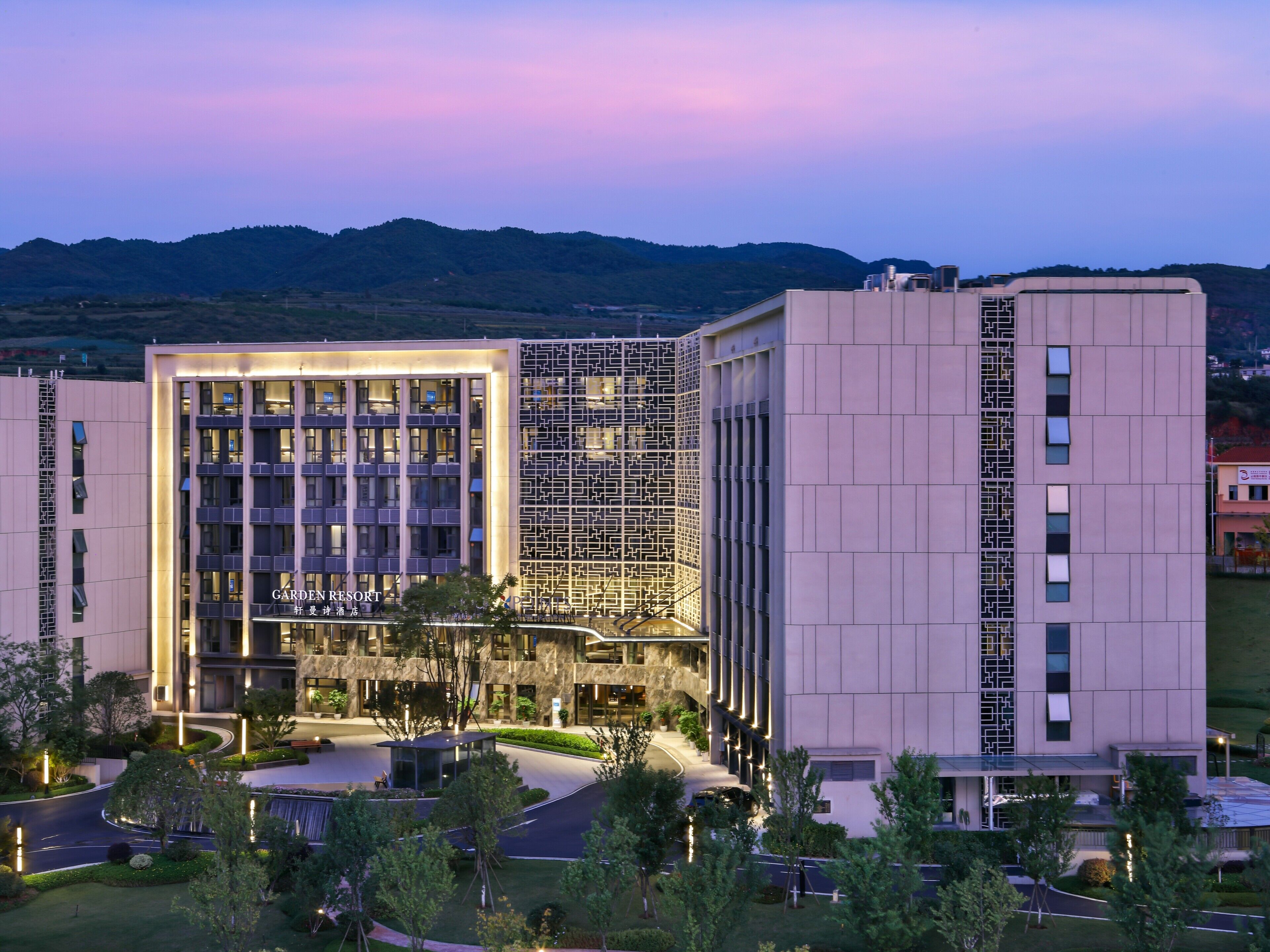 المنشأة من الخارج