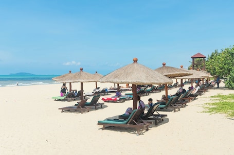 Beach. HaiNan Luxurious Sea View & Art Hotel