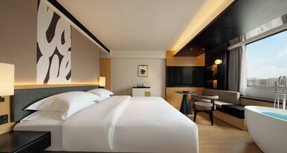 HaiNan Luxurious Sea View & Art Hotel