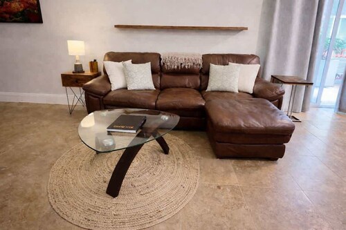 Upscale Remodeled 1B1B in Heart of Little Italy