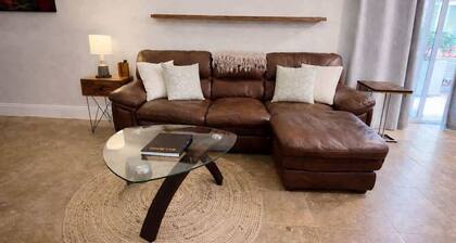 Upscale Remodeled 1B1B in Heart of Little Italy