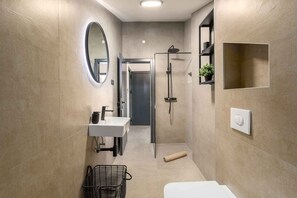Bathroom - Holiday apartment modernly furnished with complete equipment (Funtana)