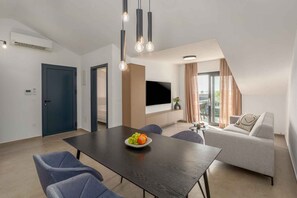 TV - Holiday apartment modernly furnished with complete equipment (Funtana)