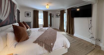 Lux Colonial Home: Game Room,Home Theatre,Karaoke