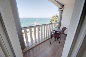 Outdoor dining - City Palace Hotel (Ohrid)