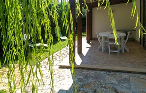 Outdoor dining - Pet friendly home in Marsala with house sea view (Marsala)