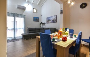 Dining - 2 bedroom lovely home in Castellammare del Golf (Castellammare del Golf)