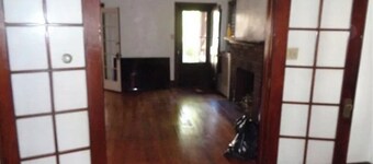 Cozy 3-bedroom house in a pleasant Pittsburgh neighborhood