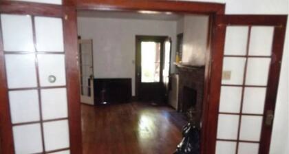 Cozy 3-bedroom house in a pleasant Pittsburgh neighborhood