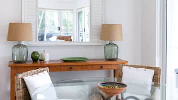 Superior Apartment, 2 Bedrooms, Park View | Dining