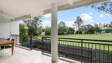 Superior Apartment, 2 Bedrooms, Park View | Outdoor dining