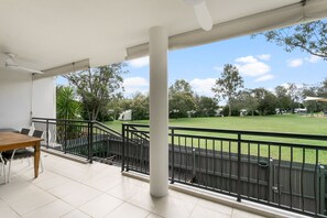 Superior Apartment, 2 Bedrooms, Park View | Outdoor dining - Riviera Noosa Resort (Noosaville)