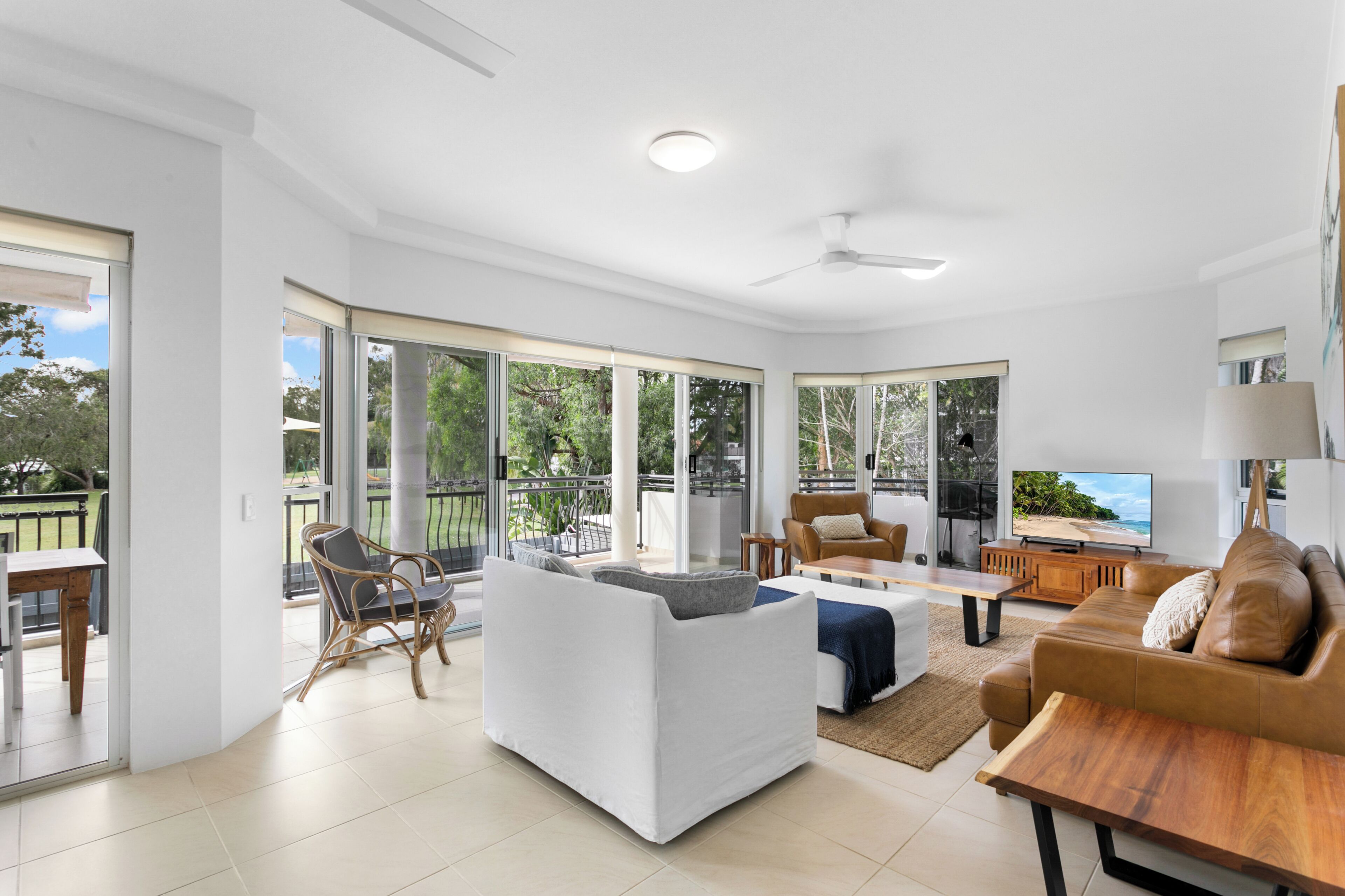 Superior Apartment, 2 Bedrooms, Park View | Living area