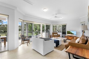Superior Apartment, 2 Bedrooms, Park View | Living area - Riviera Noosa Resort (Noosaville)