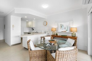 Superior Apartment, 2 Bedrooms, Park View | Interior - Riviera Noosa Resort (Noosaville)