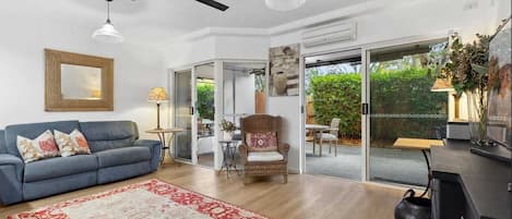 Appartement Supérieur, 3 chambres, rez-de-chaussée | Coin séjour