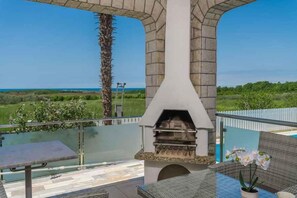 Outdoor dining - Villa Andrea with swimming pool (Bužinija)