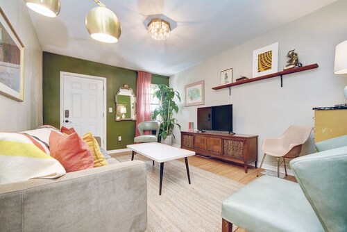 Charming House in Lawrenceville, Pittsburgh; next to Butler St- 4BR, 2bth & yard