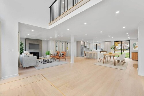 Elegant & Spacious Stay in the Heart of Needham