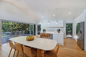Dining - Serena: Luxury retreat, direct access to beach path, spa, pizza oven, games room (Vincentia)