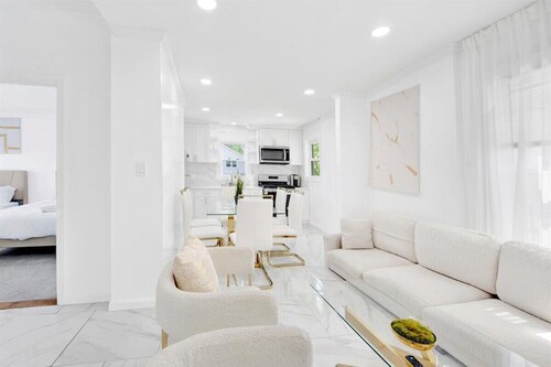 Spacious 5BR Home • Free Parking • Near NYC • Perfect for Large Groups