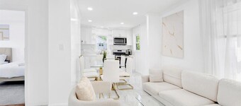 Spacious 5BR Home • Free Parking • Near NYC • Perfect for Large Groups