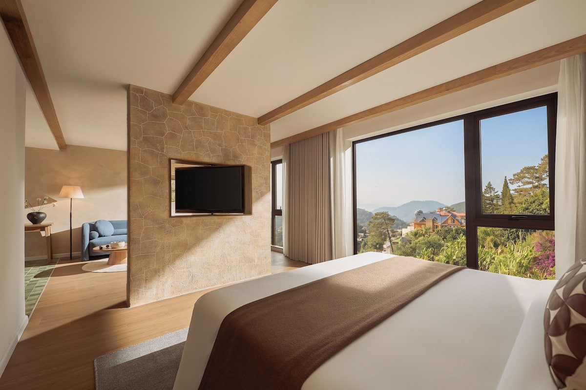Room, Valley View | Minibar, in-room safe, iron/ironing board, free WiFi