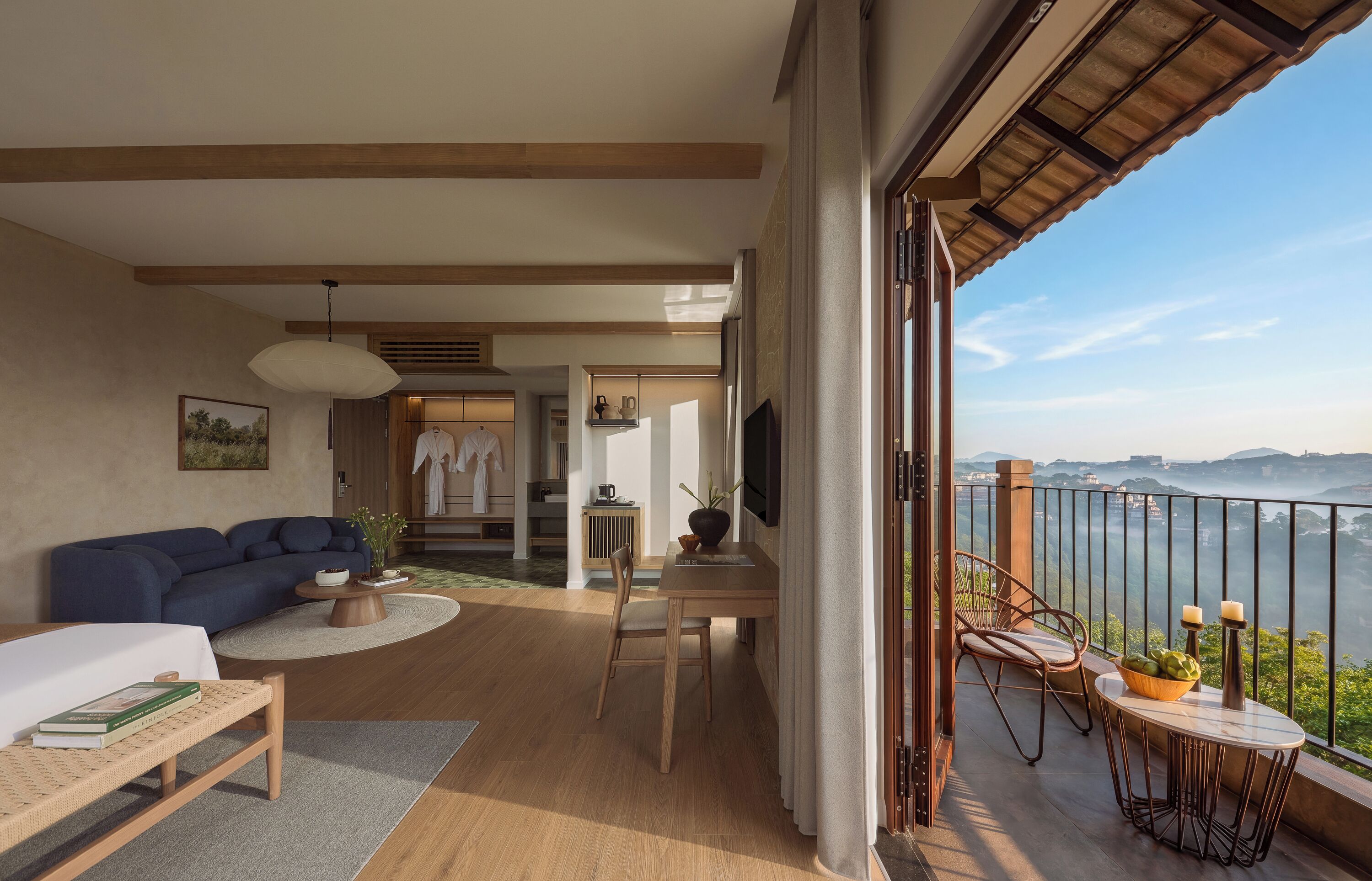 Habitación junior, balcón, vistas al valle | Minibar, caja fuerte, tabla de planchar con plancha y wifi gratis