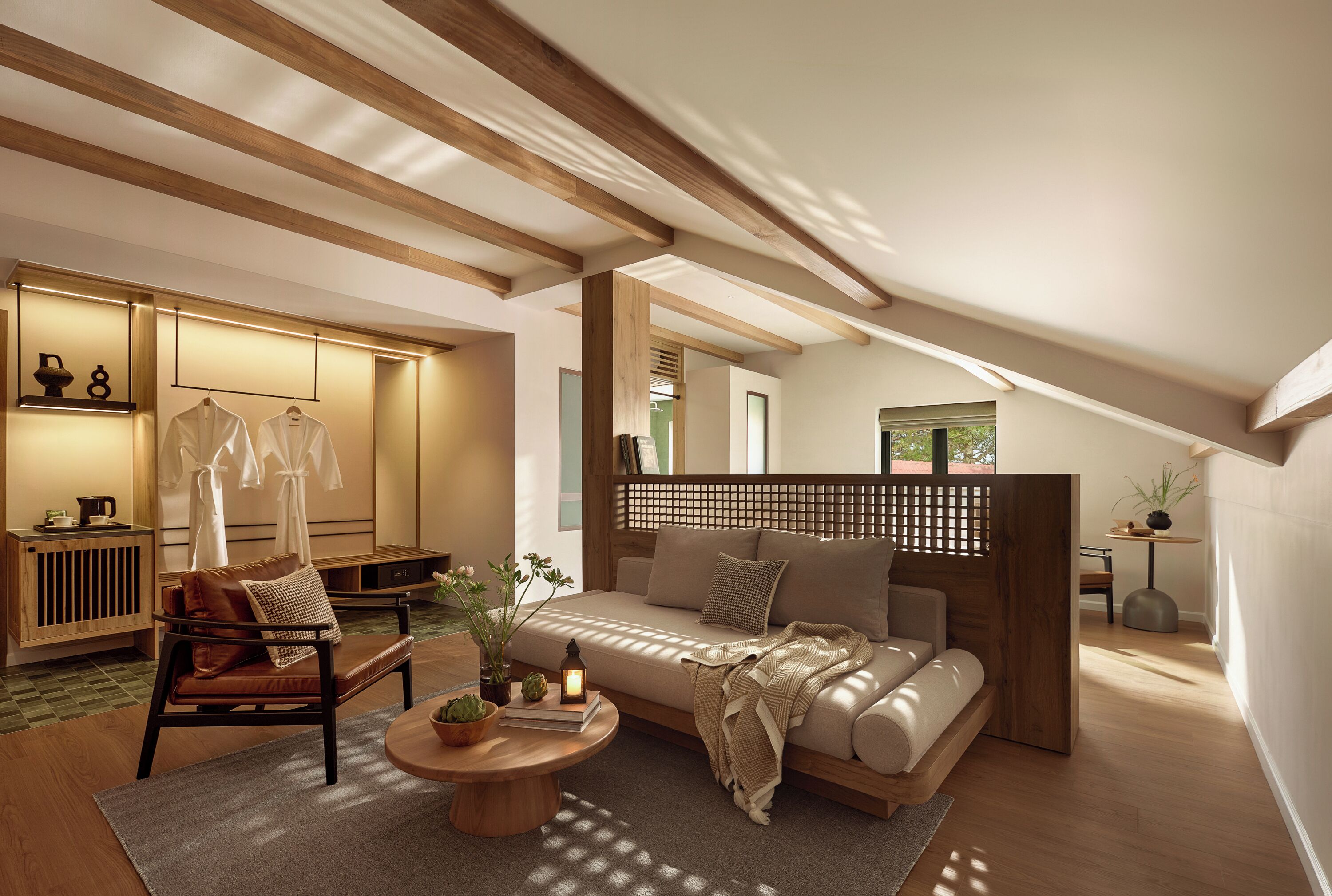 Suite | Minibar, in-room safe, iron/ironing board, free WiFi