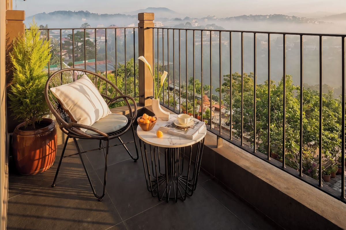 Junior Room, Balcony, Valley View | Minibar, in-room safe, desk, laptop workspace