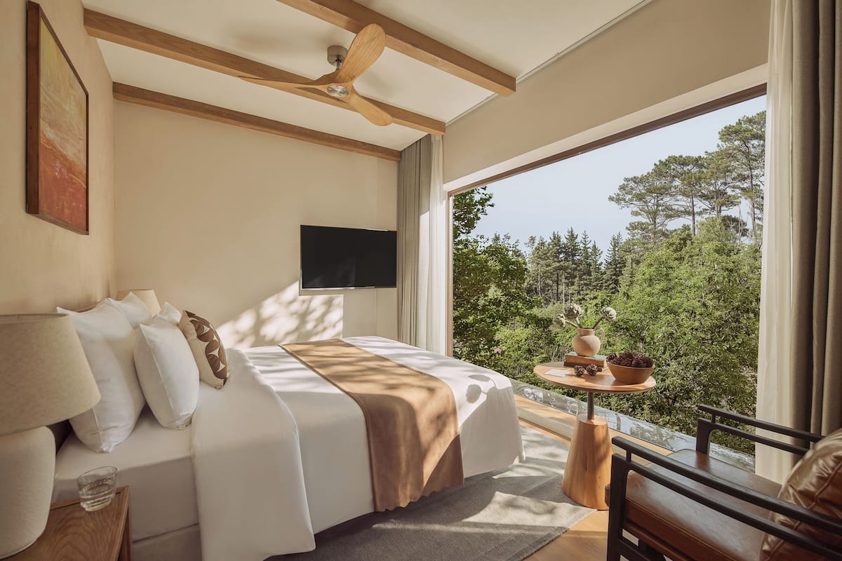 Deluxe Room, City View | Minibar, in-room safe, desk, laptop workspace