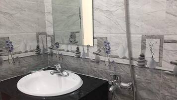 Classic Studio, Balcony, City View | Bathroom