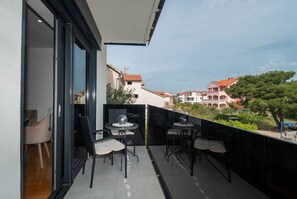 Outdoor dining - Holiday Apartment APARTMENT RITA (4+1) (Vodice)
