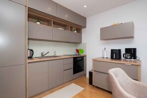 Fridge, microwave, oven, stovetop - Holiday Apartment APARTMENT RITA (4+1) (Vodice)