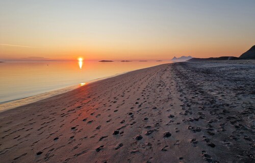 3 bedroom awesome home in Sandhornøy
