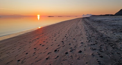 3 bedroom awesome home in Sandhornøy