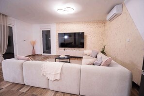 TV - Villa Villa Matea 8+0 (Vodice)