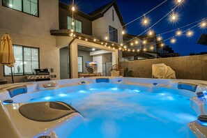 Outdoor spa tub - Skyline 1690, Private Amenities and Amazing Community Amenities! (Washington)