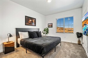 Iron/ironing board, free WiFi, bed sheets - Skyline 1690, Private Amenities and Amazing Community Amenities! (Washington)