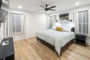 3 bedrooms, iron/ironing board, WiFi - Hot Tub - Fireplace - Firepit - McLemore 10 minutes (Rising Fawn)