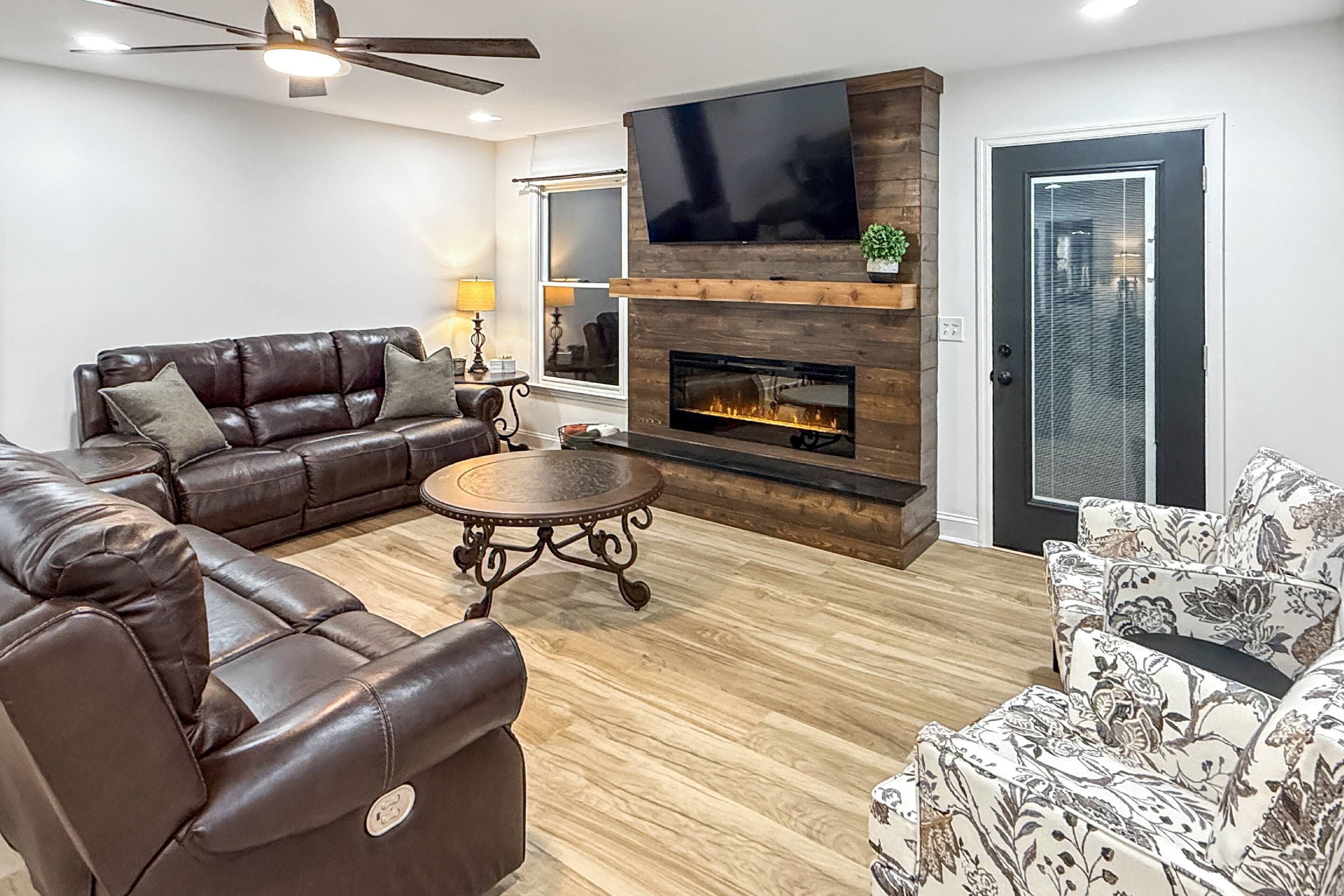 TV, fireplace