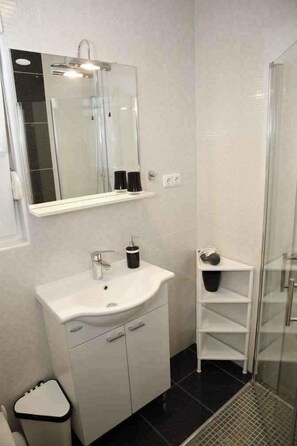 Bathroom - Holiday Apartment ŽELJKA Š. APP 5 (2+2) (Vodice)