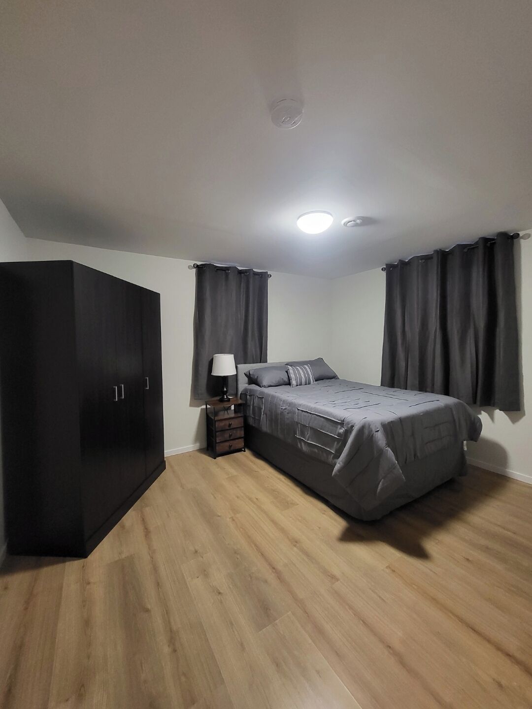 3 chambres, fer et planche à repasser, Wi-Fi, draps fournis